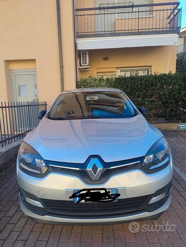 Grigio Usata 2015 Renault Mégane Tre volumi | 6500 € (Buon prezzo) - Immagine 1/2