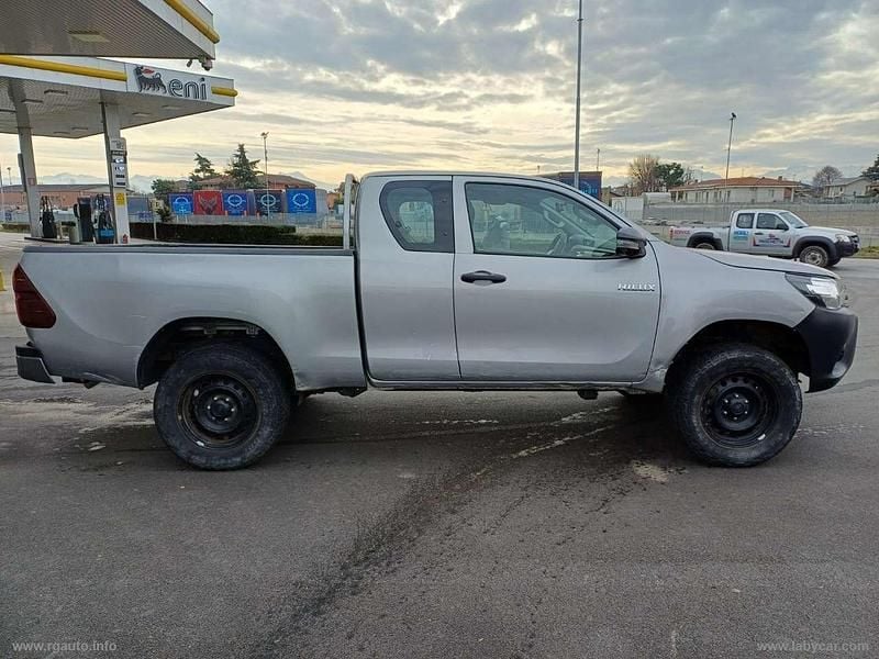 Usata Toyota HiLux Comfort 150 CV (110 kW) 2020 Argento Pick-up