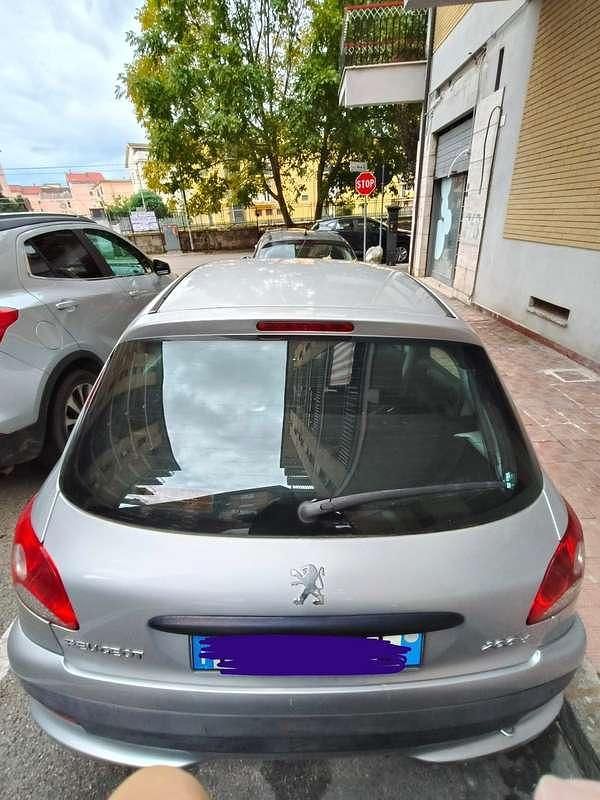 Usata Peugeot 206 60 CV (44 kW) 2011 Argento Berlina