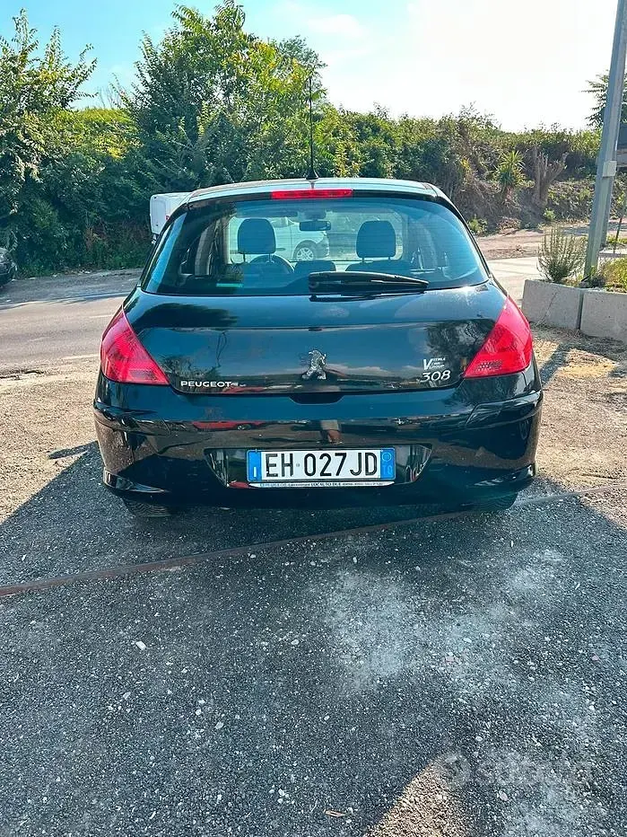 Usata Peugeot 308 Active 120 CV (88 kW) 2011 Nero Berlina