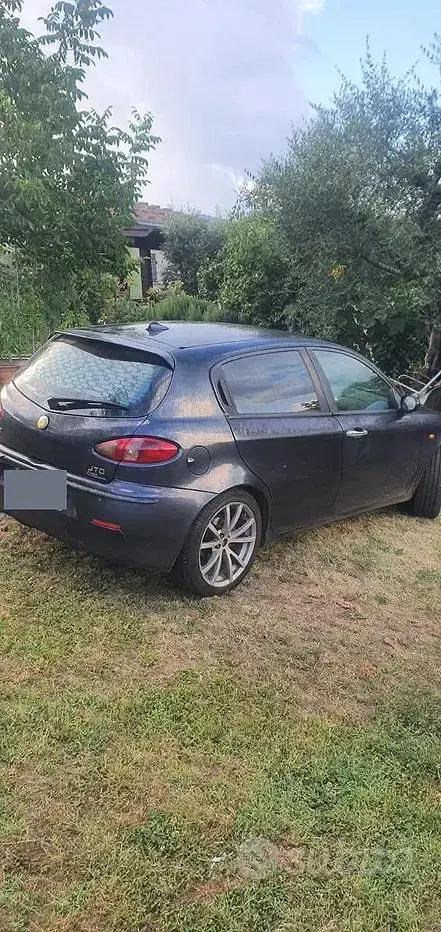 Usata Alfa Romeo 147 116 CV (85 kW) 2004 Bluazzurro Utilitaria