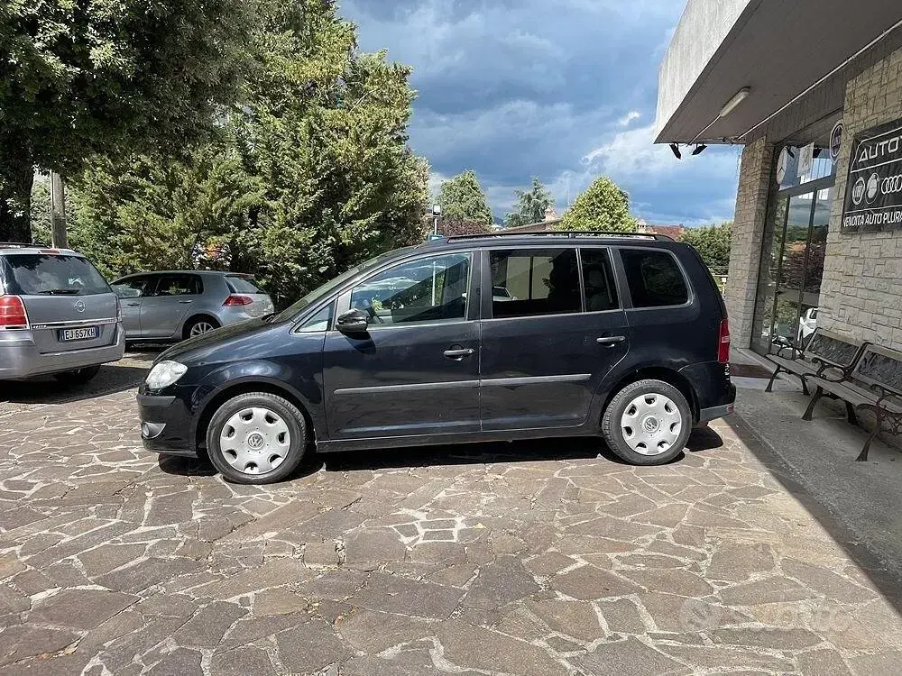 Usata VW Touran Trendline 150 CV (110 kW) 2010 Nero Monovolume