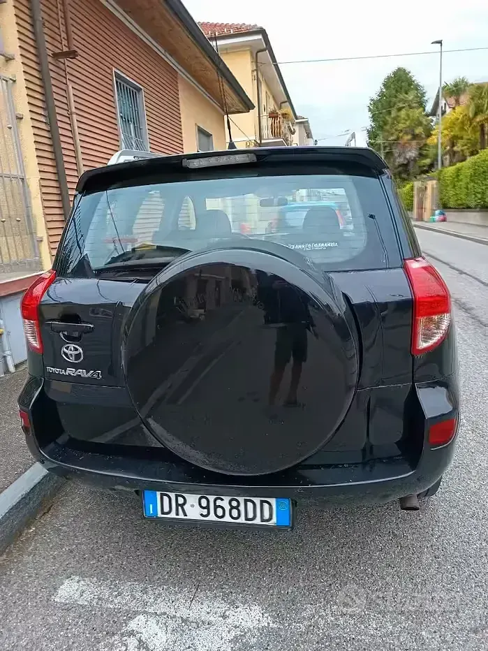 Usata Toyota RAV4 136 CV (100 kW) 2008 Nero SUV
