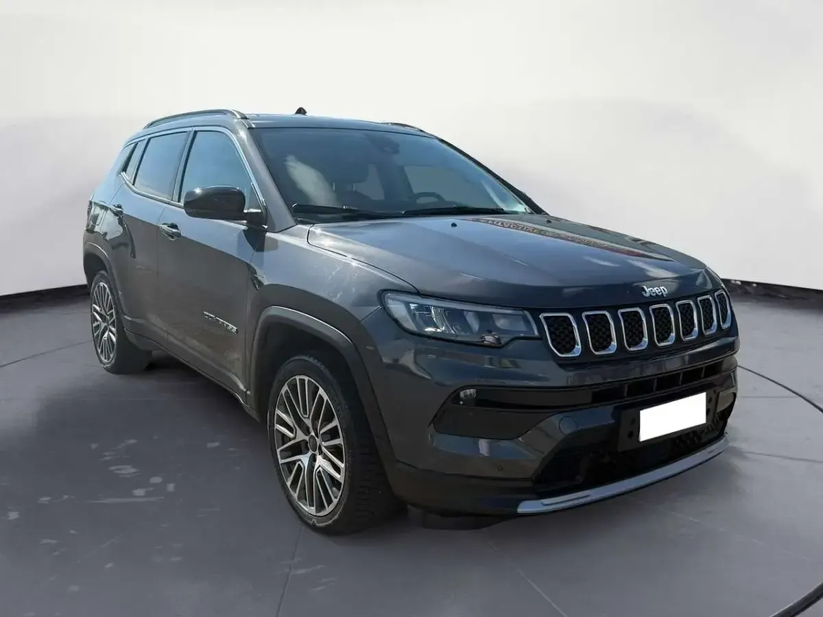 Usata Jeep Compass Altitude 190 CV (139 kW) 2024 Grigio SUV