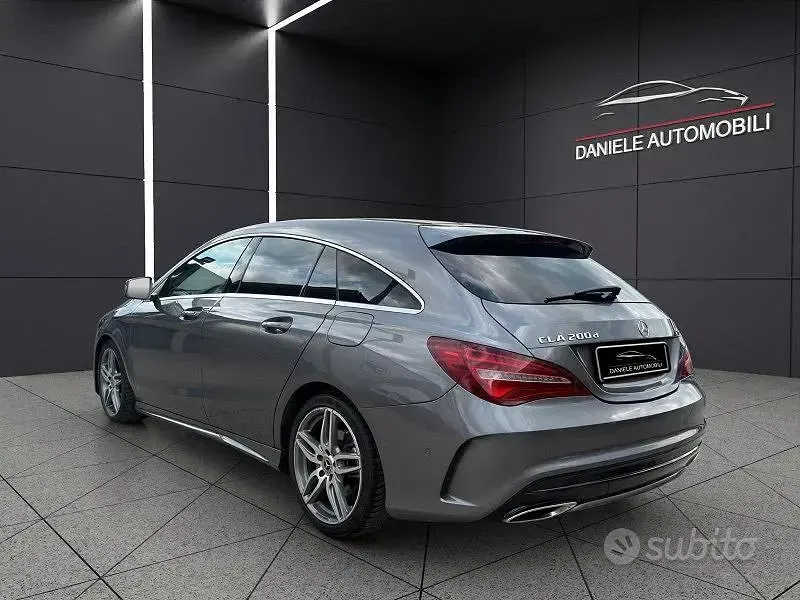 Usata Mercedes CLA200 Premium 136 CV (100 kW) 2018 Gray Station wagon