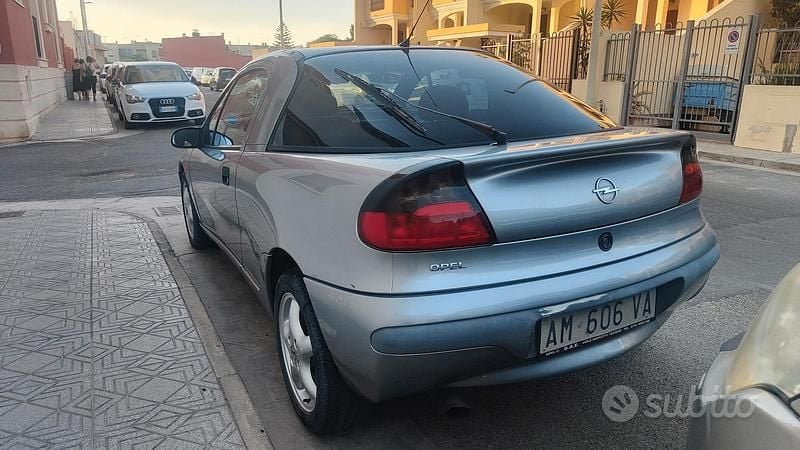 Usata Opel Tigra 106 CV (77 kW) 1997 Coupé