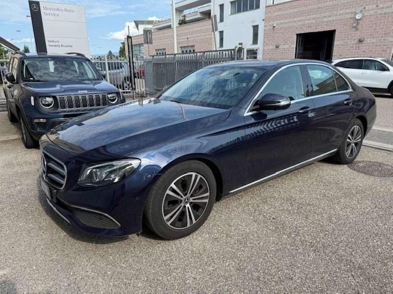 Usata Mercedes E200 160 CV (117 kW) 2019 Blu/azzurro Berlina