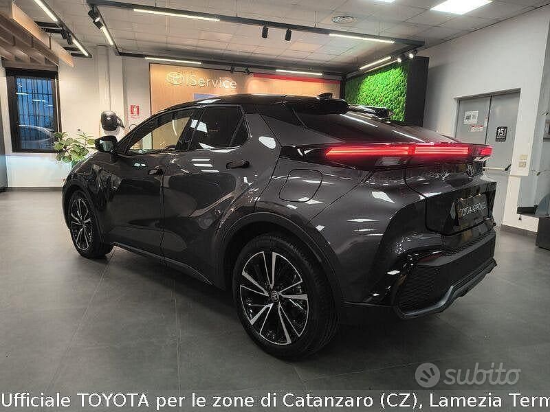 Usata Toyota C-HR Lounge 197 CV (144 kW) 2024 Grigio SUV