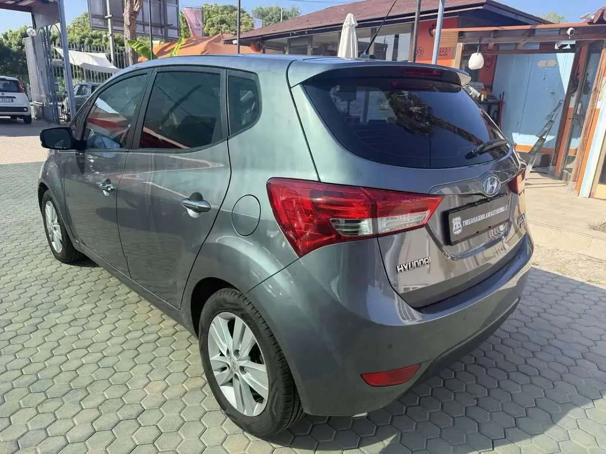 Usata Hyundai ix20 90 CV (66 kW) 2013 Grigio Utilitaria