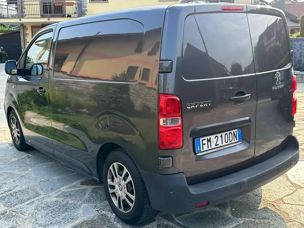 Usata Peugeot Expert 116 CV (85 kW) 2017 Grigio Furgone