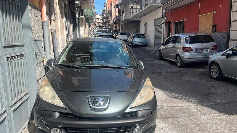 Verde Usata 2007 Peugeot 207 Due volumi | 3000 € (Molto cara) - Immagine 1/4
