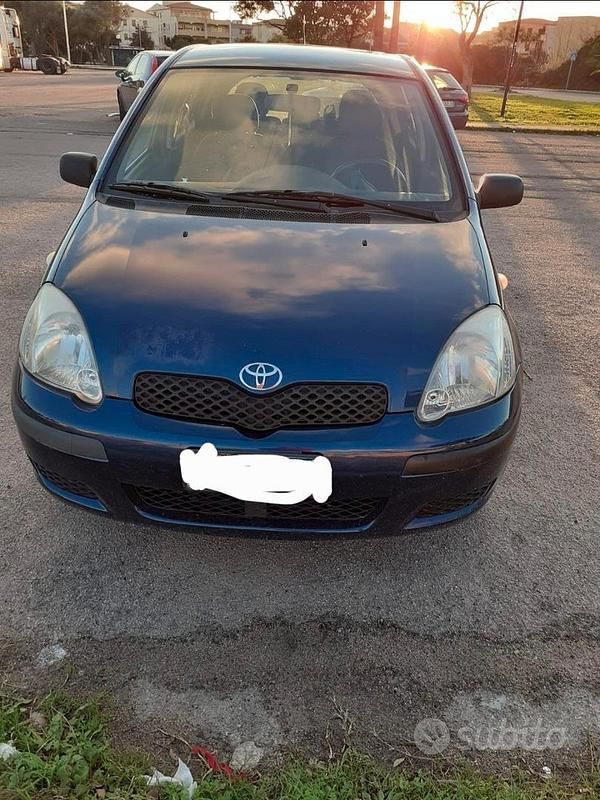 Usata Toyota Yaris 75 CV (55 kW) 2004 Blu Utilitaria