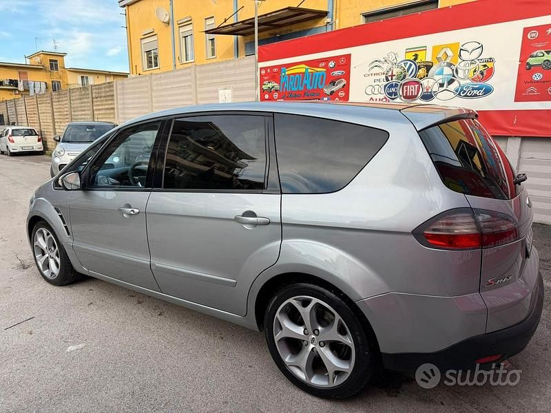 Begagnad Ford S-MAX Titanium 140 HK (102 kW) 2007 Grå Minibuss