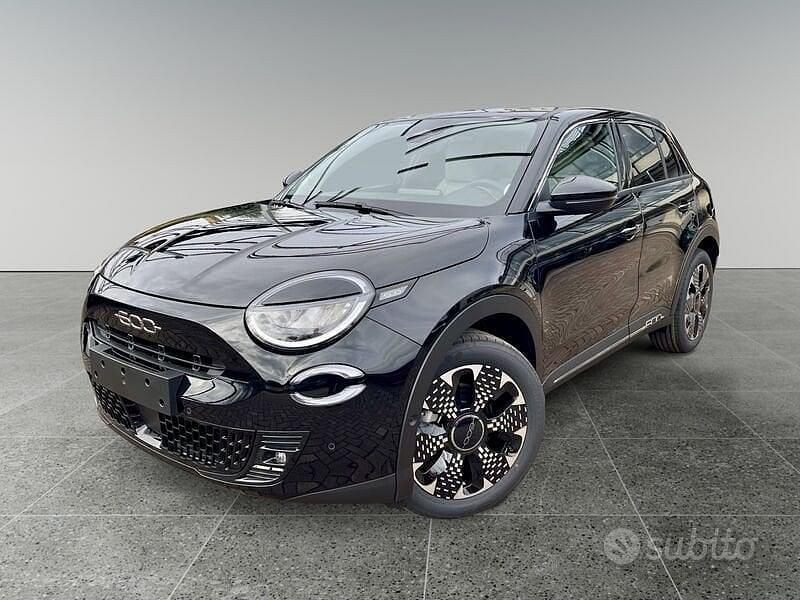 Nero Nuova 2025 Fiat 600 La Prima SUV | 25.950 € - Immagine 1/4