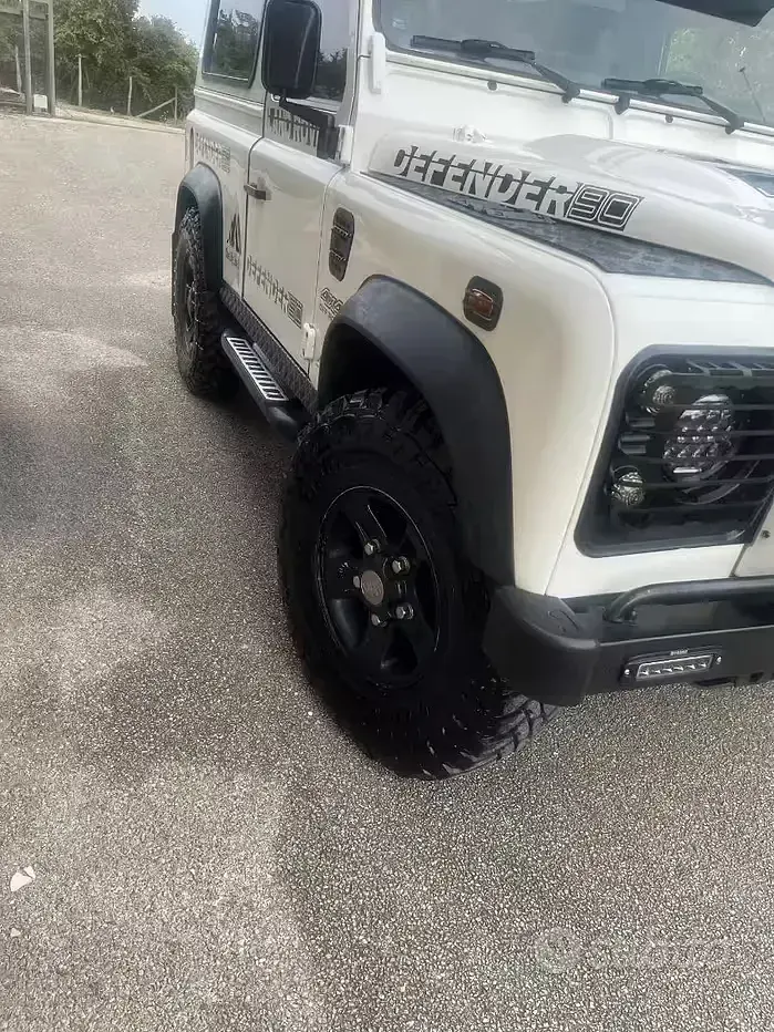 Usata Land Rover Defender 122 CV (89 kW) 2009 Bianco SUV