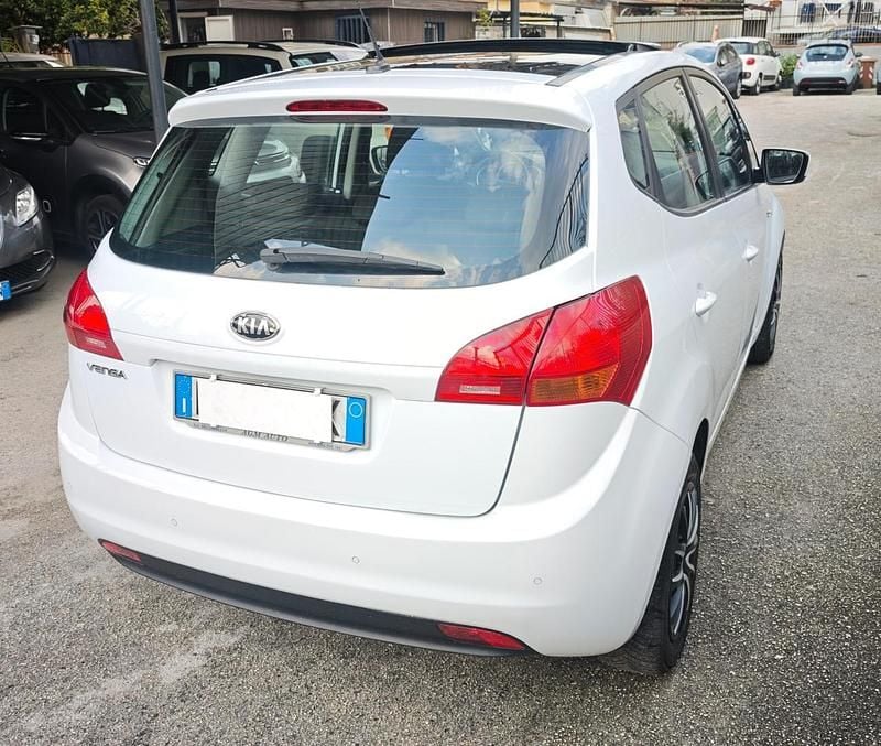Usata Kia Venga 89 CV (65 kW) 2013 Bianco Utilitaria