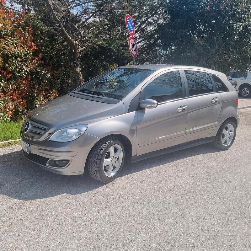 Usata Mercedes B180 2007 Grigio Monovolume