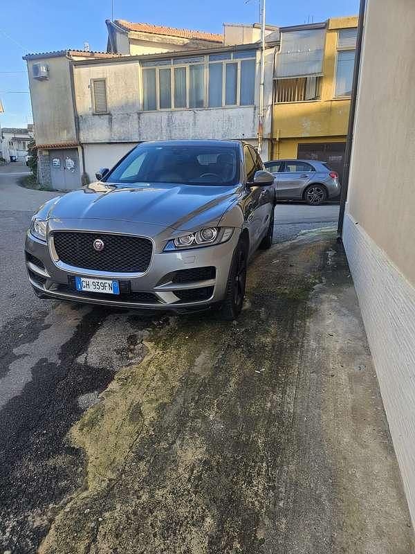 Usata Jaguar F-Pace 179 CV (131 kW) 2022 Argento SUV