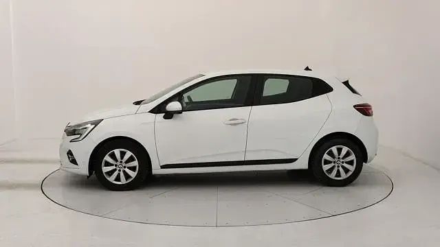 Käytetty Renault Clio V Business 86 HP (63 kW) 2021 Valkoinen Sedan