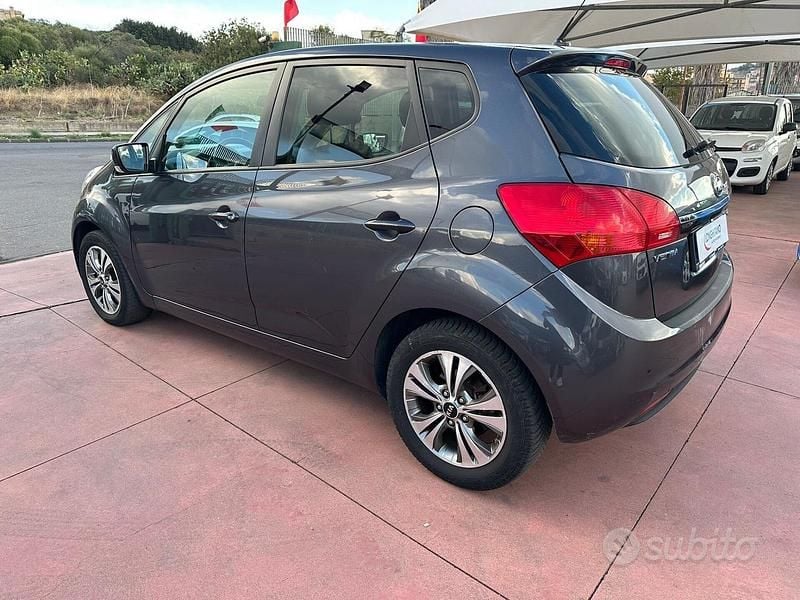Usata Kia Venga 90 CV (66 kW) 2015 Grigio Utilitaria