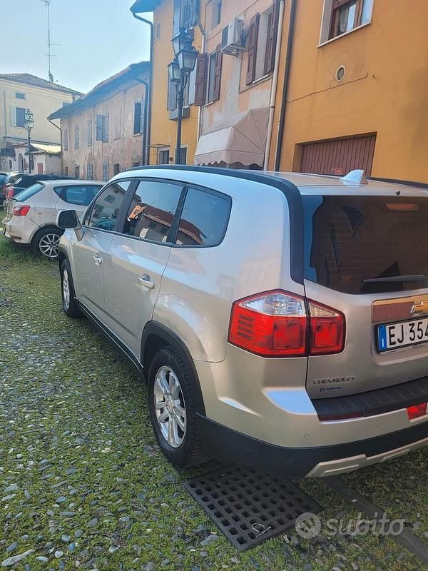 Usata Chevrolet Orlando 141 CV (103 kW) 2011 Grigio Monovolume
