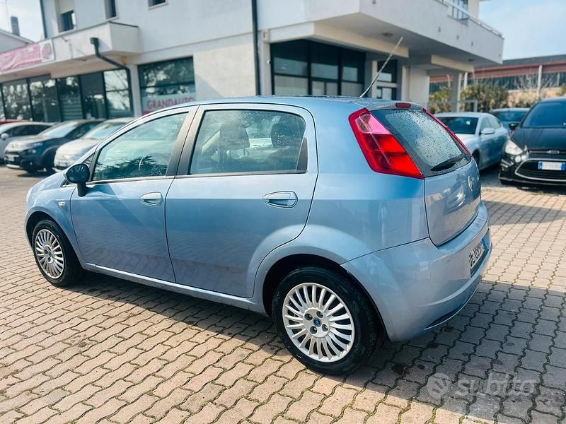 Usata Fiat Grande Punto 65 CV (47 kW) 2005 Blu Utilitaria
