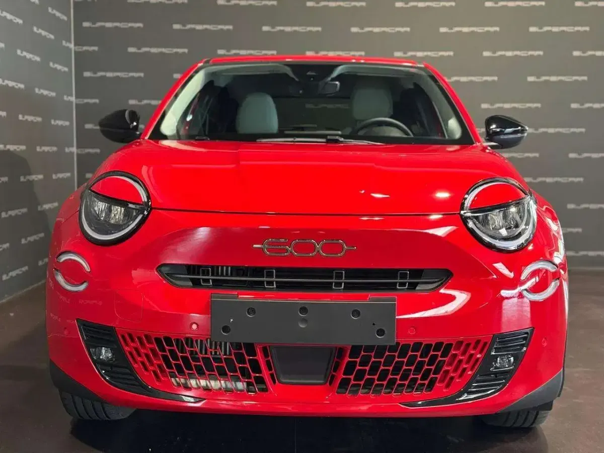 Usata Fiat 600 La Prima 101 CV (74 kW) 2024 Rosso SUV