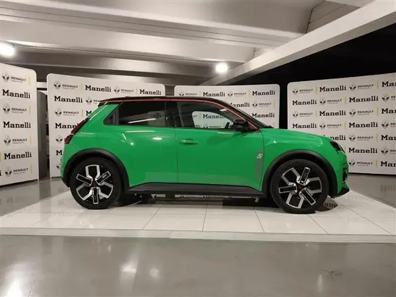 Usata Renault 5 E-Tech Komfort 110 kW (150 CV) 2025 Verde chiaro