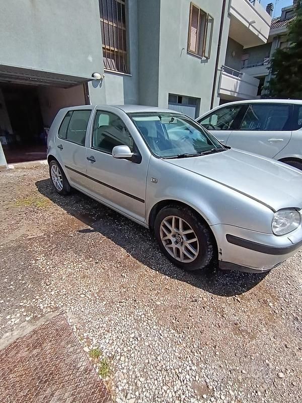 Usata VW Golf IV 101 CV (74 kW) 2002 Grigio Berlina