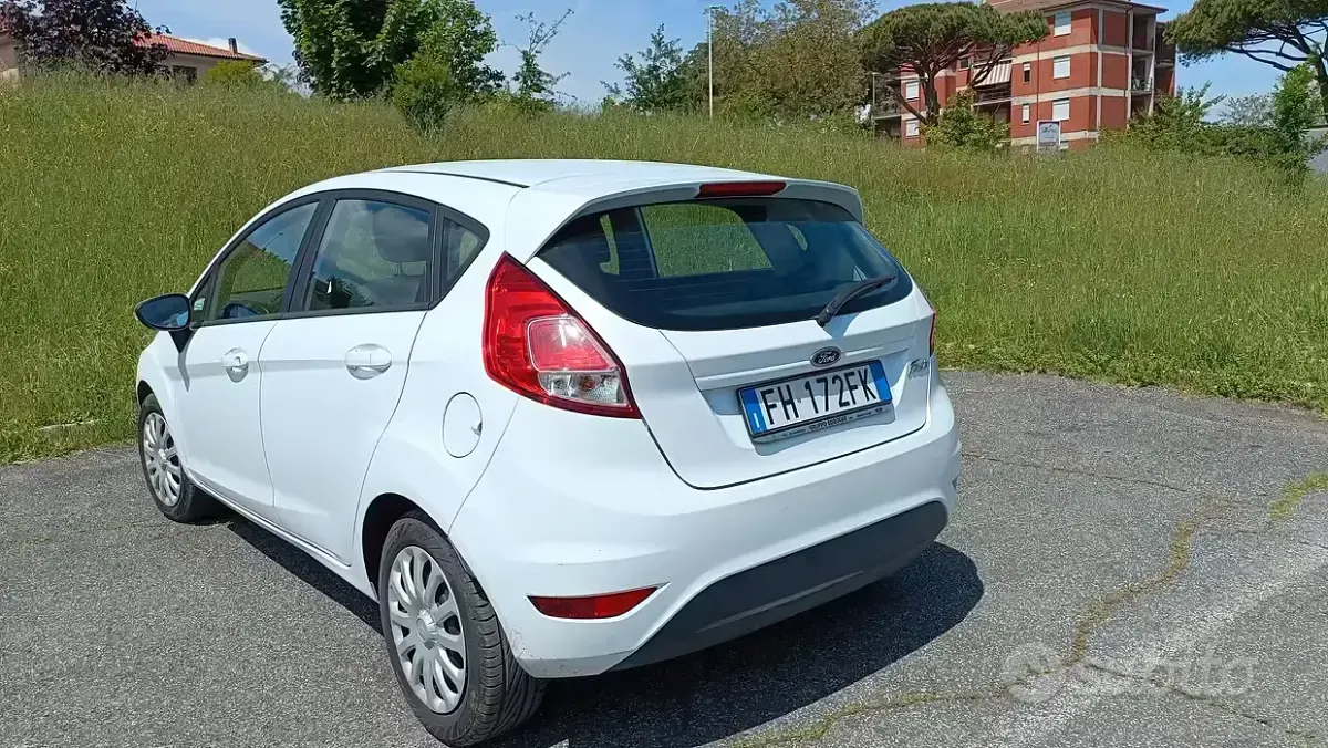 Usata Ford Fiesta 82 CV (60 kW) 2017 Bianco Utilitaria