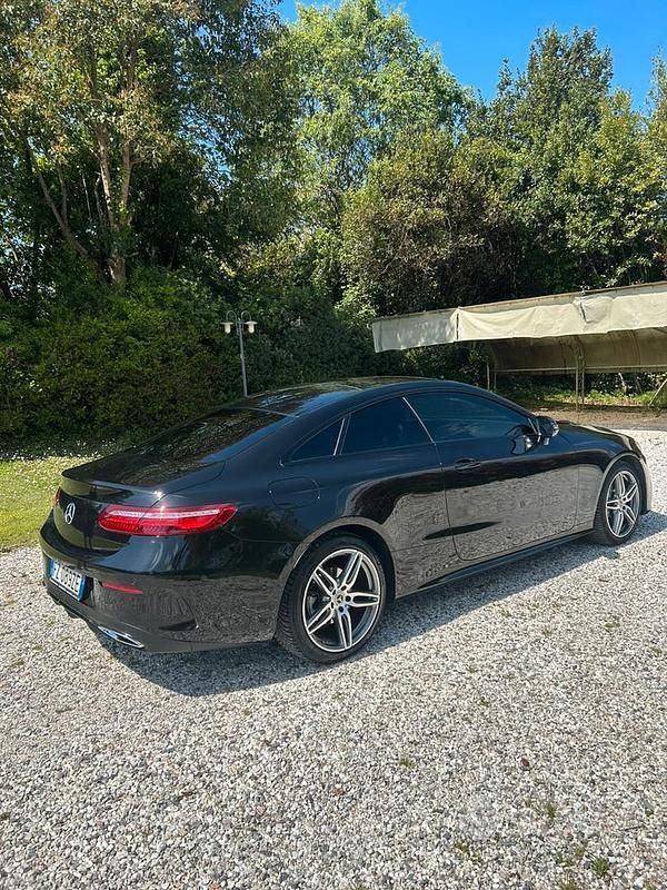 Usata Mercedes E220 194 CV (142 kW) 2020 Nero Coupé