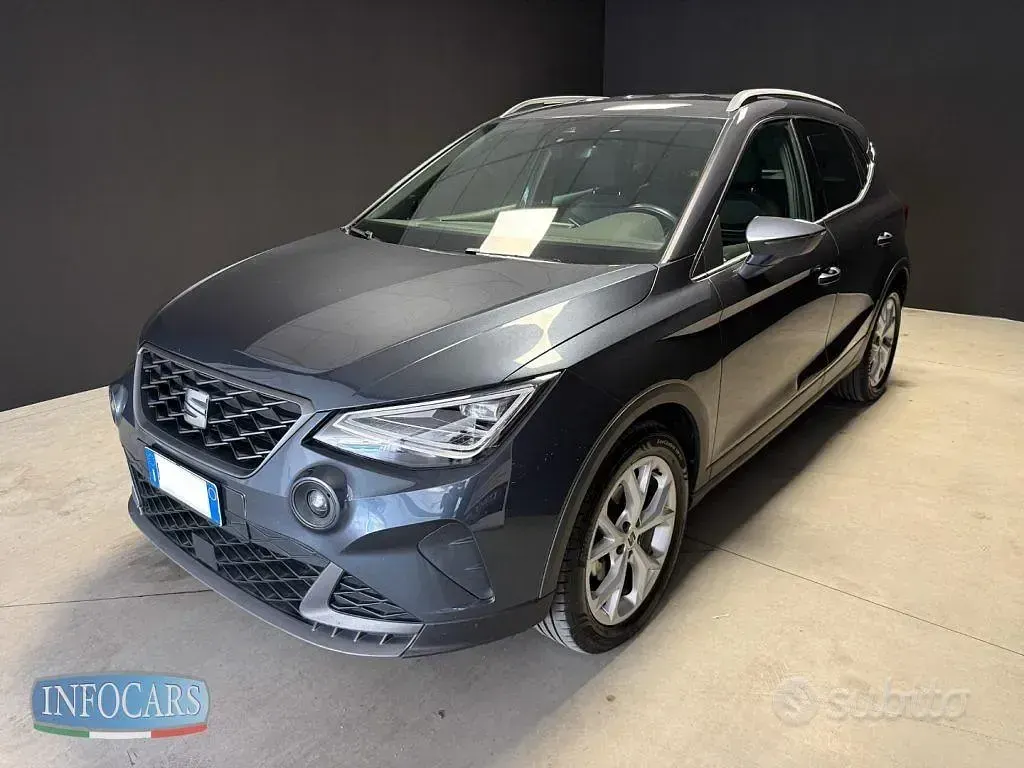 Usata Seat Arona FR 110 CV (80 kW) 2023 Grigio metallizzato SUV