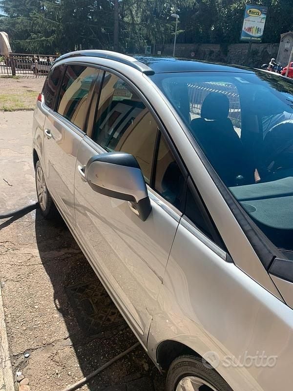 Usata Peugeot 5008 Business-Line 150 CV (110 kW) 2011 Grigio Monovolume