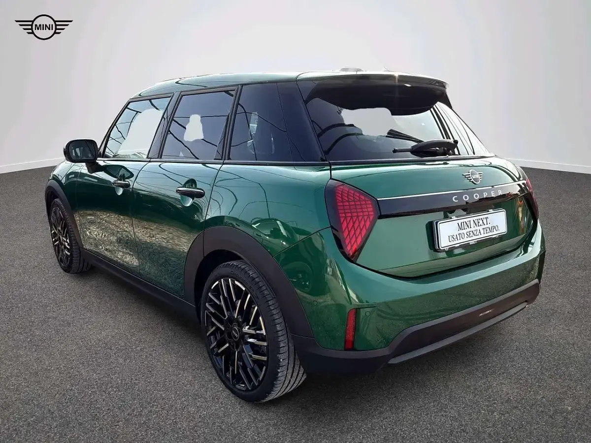 Usata Mini Cooper Favoured 150 kW (204 CV) 2025 Verde Utilitaria