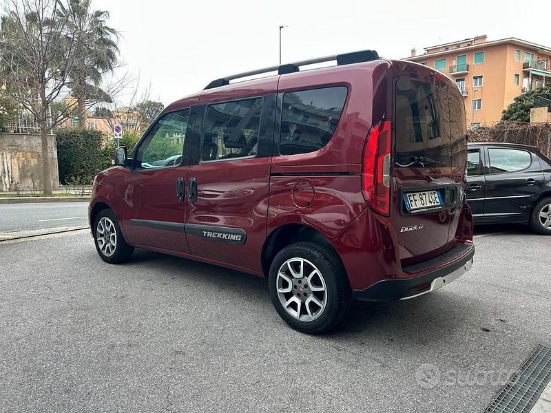 Usata Fiat Doblò Trekking 120 CV (88 kW) 2016 Rosso Monovolume