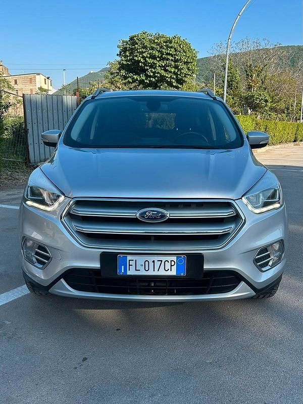 Usata Ford Kuga Titanium 149 CV (109 kW) 2017 Argento SUV
