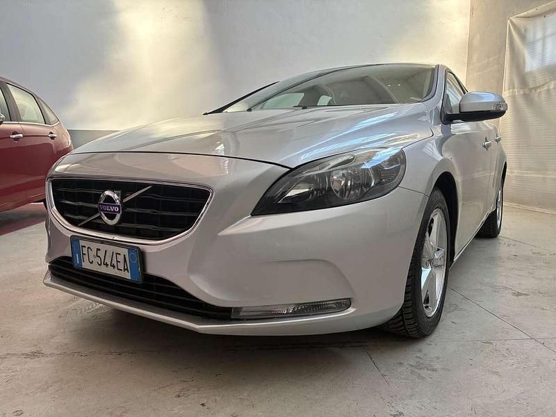 Usata Volvo V40 Momentum 120 CV (88 kW) 2016 Argento Berlina