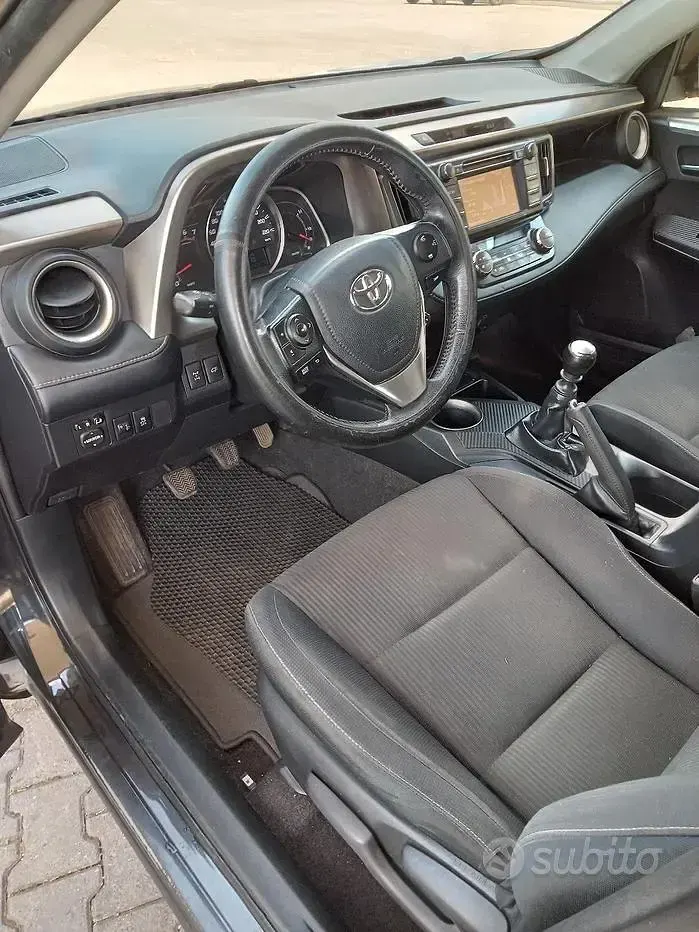 Usata Toyota RAV4 Style 150 CV (110 kW) 2015 Nero SUV