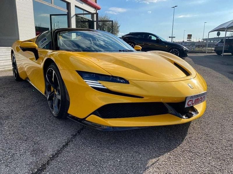 Usata Ferrari SF90 779 CV (572 kW) 2022 Giallo Cabrio