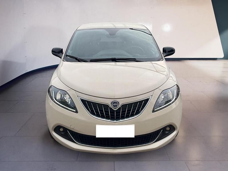 Usata Lancia Ypsilon Gold 70 CV (51 kW) 2021 Bianco Utilitaria