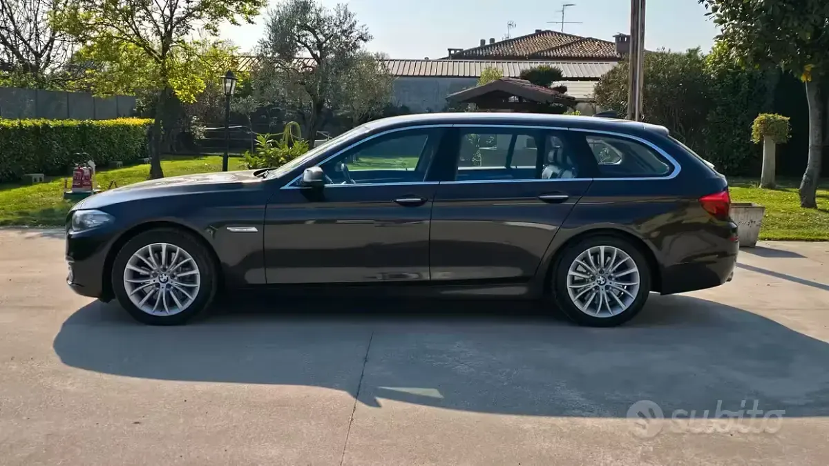 Usata BMW 530 Luxury Line 258 CV (189 kW) 2016 Nero Station wagon