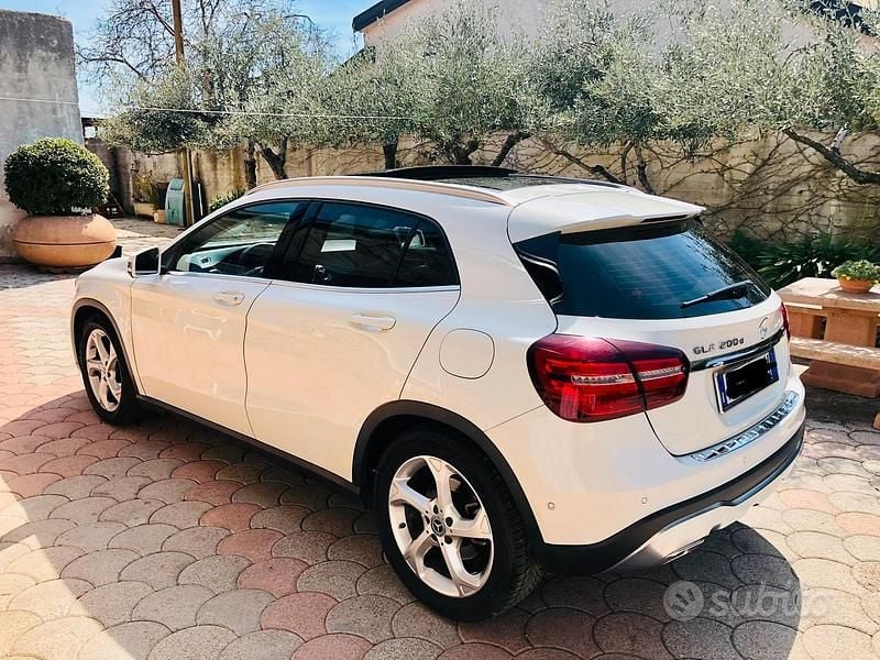 Usata Mercedes GLA200 136 CV (100 kW) 2017 Bianco SUV