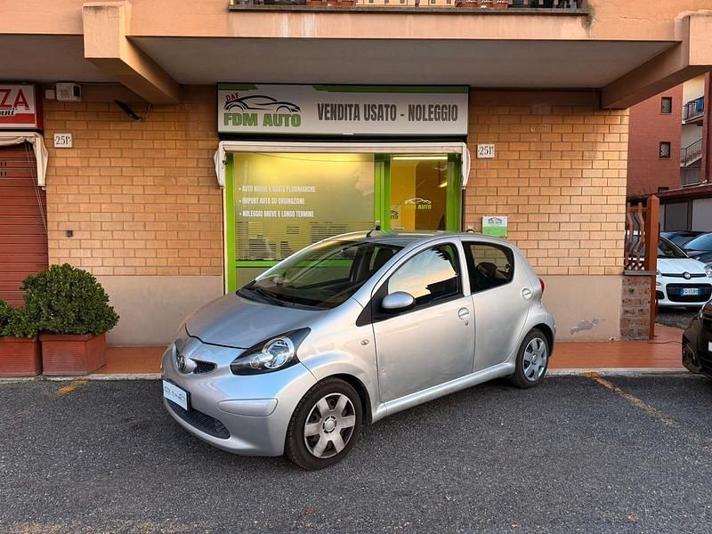 Argento Usata 2008 Toyota Aygo Sol Due volumi | 5500 € (Cara) - Immagine 1/4