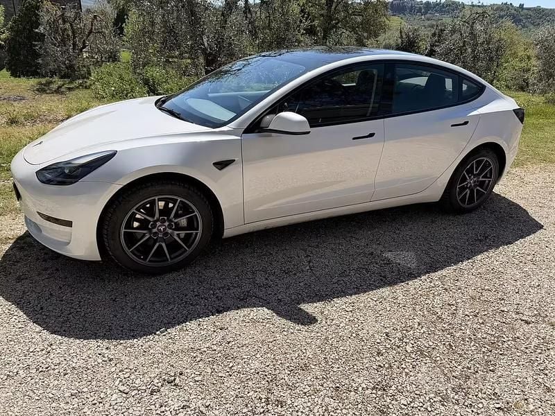 Usata Tesla Model 3 RWD 235 kW (320 CV) 2023 Bianco Berlina