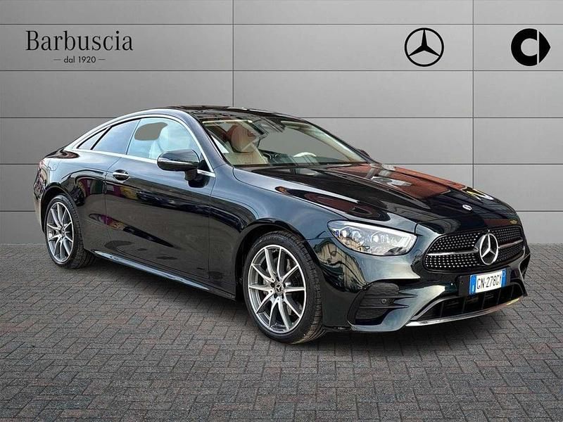 Usata Mercedes E300 Premium Plus 265 CV (194 kW) 2023 Verde Coupé
