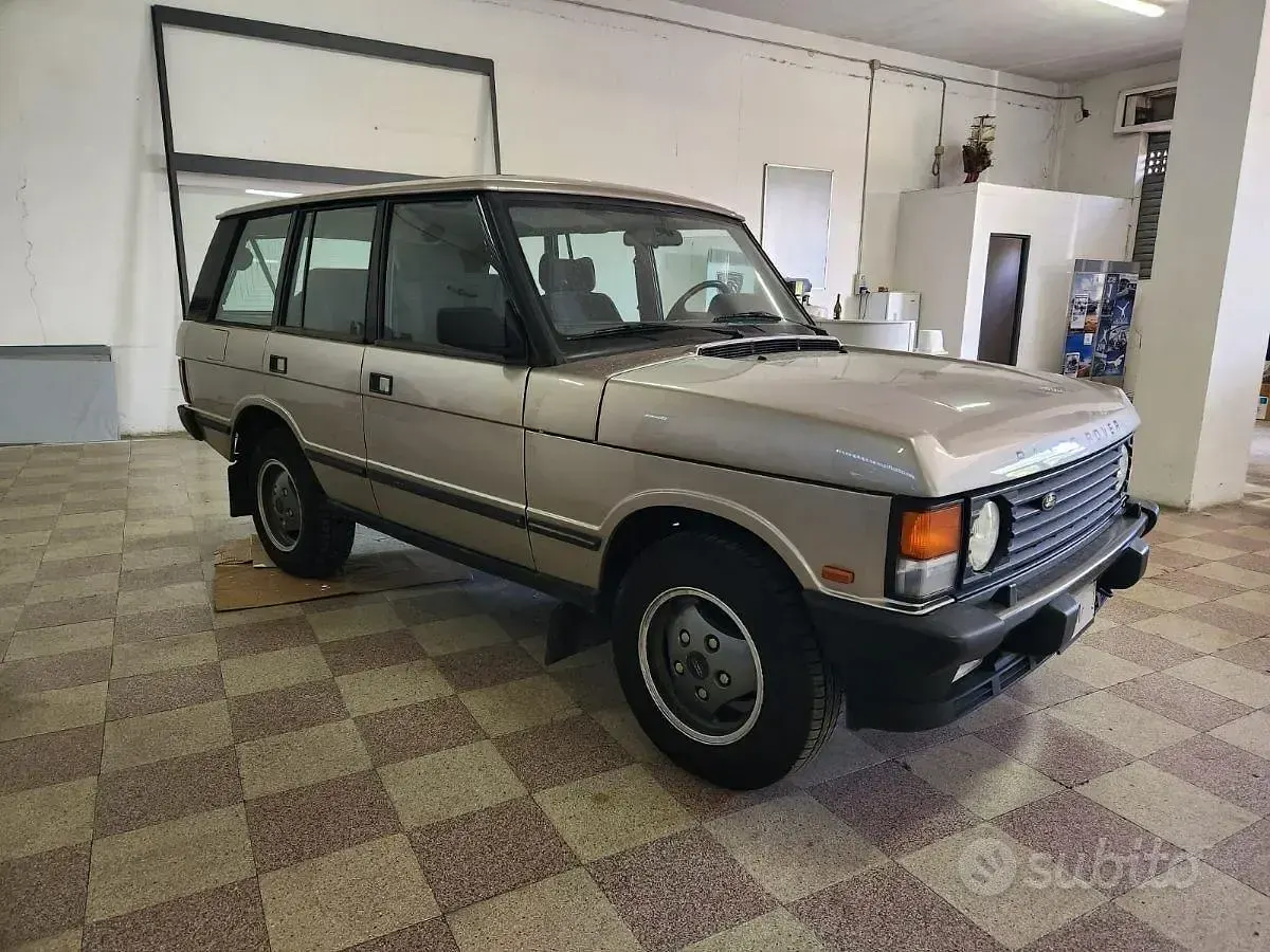 Usata Land Rover Range Rover Classic Vogue 106 CV (77 kW) 1988 Argento SUV