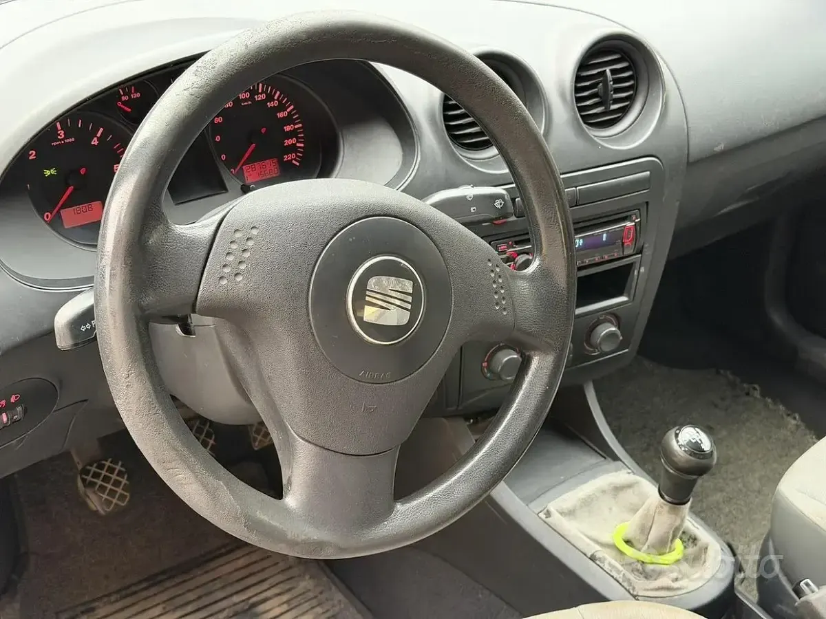 Usata Seat Ibiza 75 CV (55 kW) 2002 Grigio Utilitaria