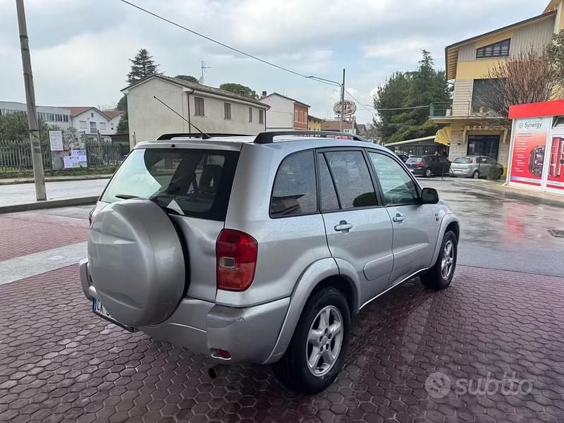 Usata Toyota RAV4 115 CV (84 kW) 2004 Grigio SUV