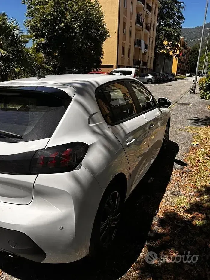 Usata Peugeot 208 101 CV (74 kW) 2021 Bianco Utilitaria