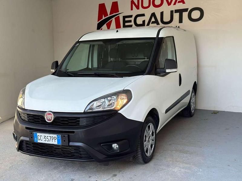 Usata Fiat Doblò S 95 CV (69 kW) 2020 Grigio Monovolume